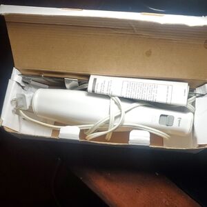 White Electric Handheld Immersion Blender